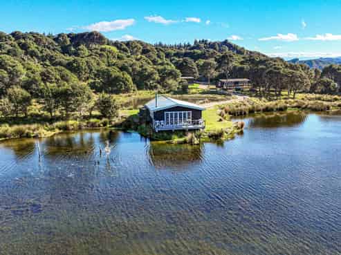 1550 Glenora Road, Akitio