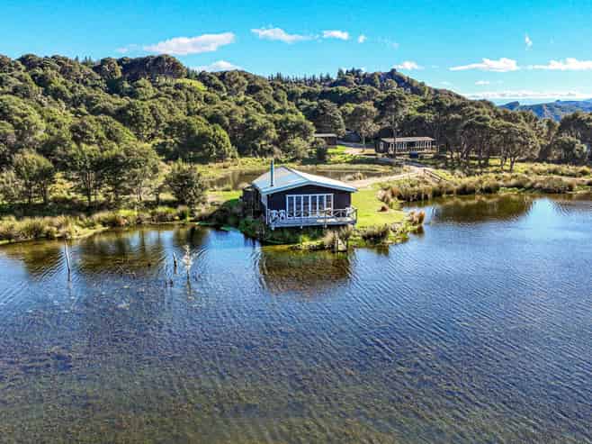 1550 Glenora Road, Akitio