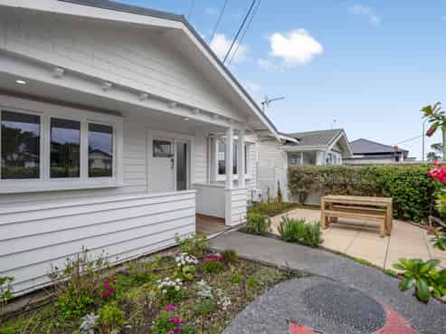 4 Collins Street, Petone