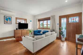 4 Collins Street, Petone