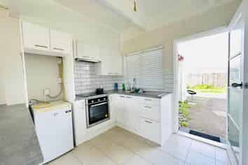 2/22 Marr Road, Manurewa