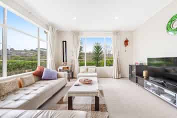 8 Mission Heights Drive, Flat Bush