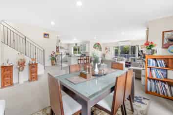 8 Mission Heights Drive, Flat Bush
