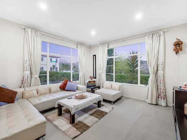 8 Mission Heights Drive, Flat Bush