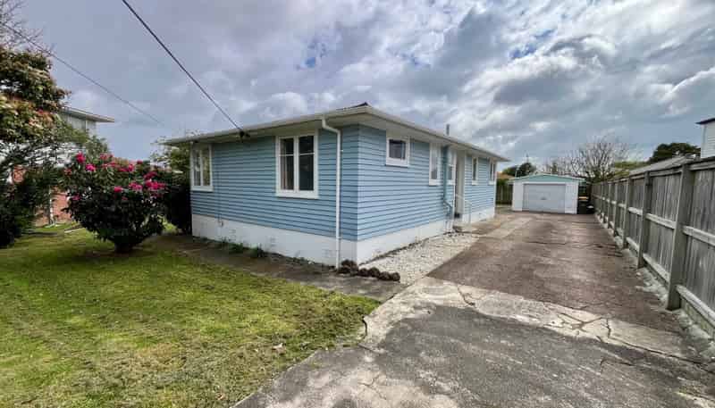 6 Hurley Place, Kelston
