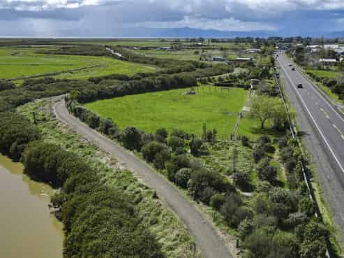 619 State Highway 25, Waitakaruru