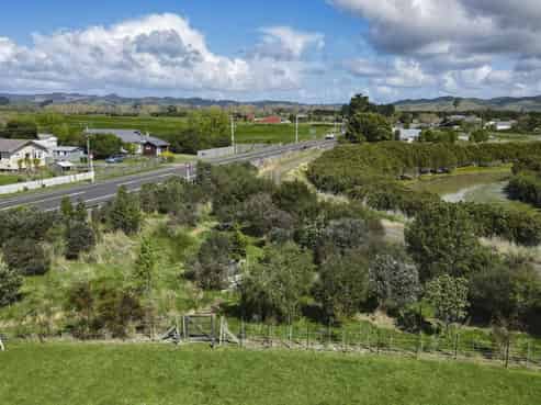 619 State Highway 25, Waitakaruru