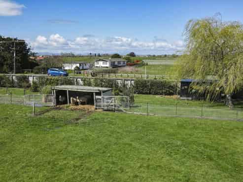 619 State Highway 25, Waitakaruru