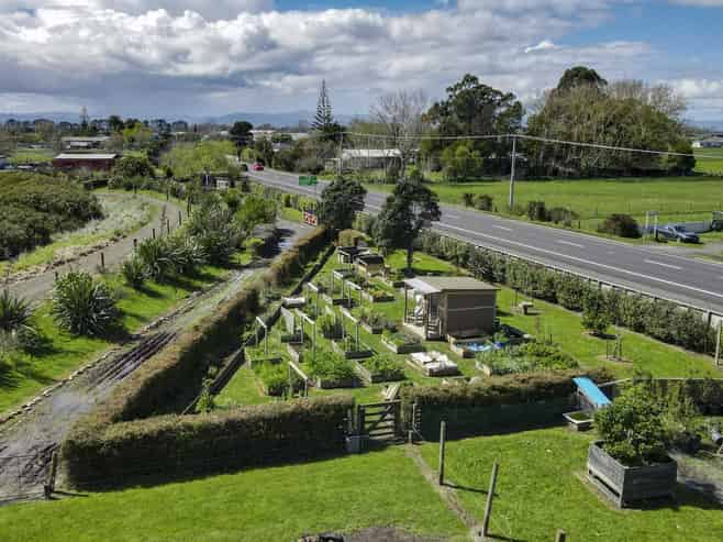 619 State Highway 25, Waitakaruru