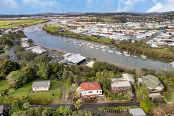 5 The Bluff, Riverside