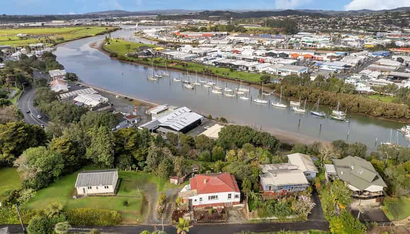 5 The Bluff, Riverside