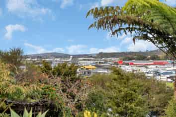 5 The Bluff, Riverside