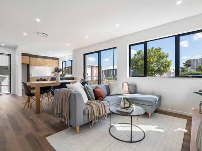 18A Range View Road, Mount Albert
