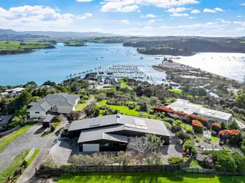 36  Kanuka Road, Sandspit