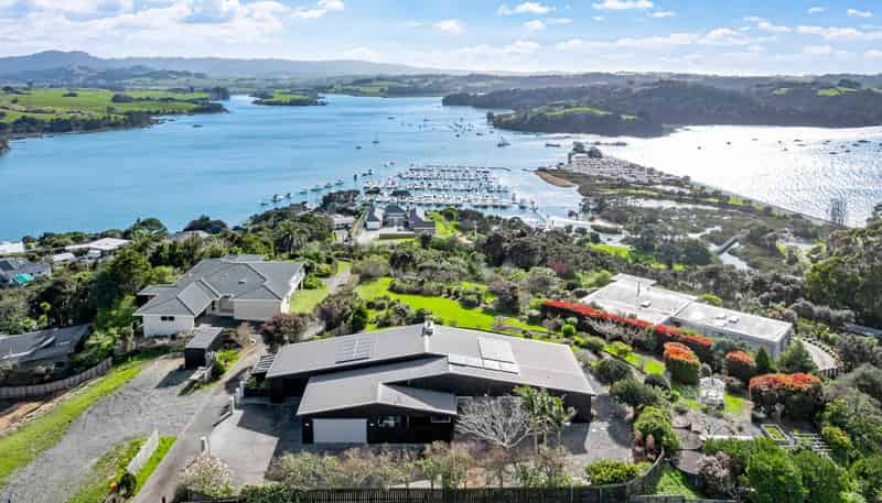 36  Kanuka Road, Sandspit