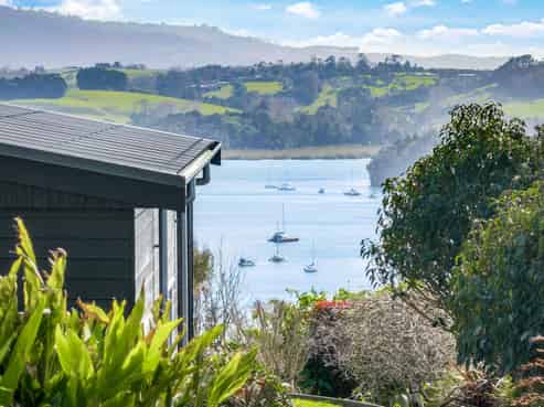 36  Kanuka Road, Sandspit