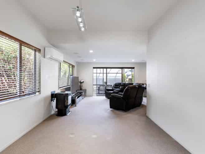 91 Baverstock Road, Flat Bush