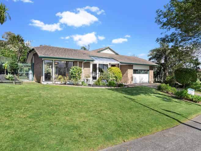12 Meadowland Drive, Somerville