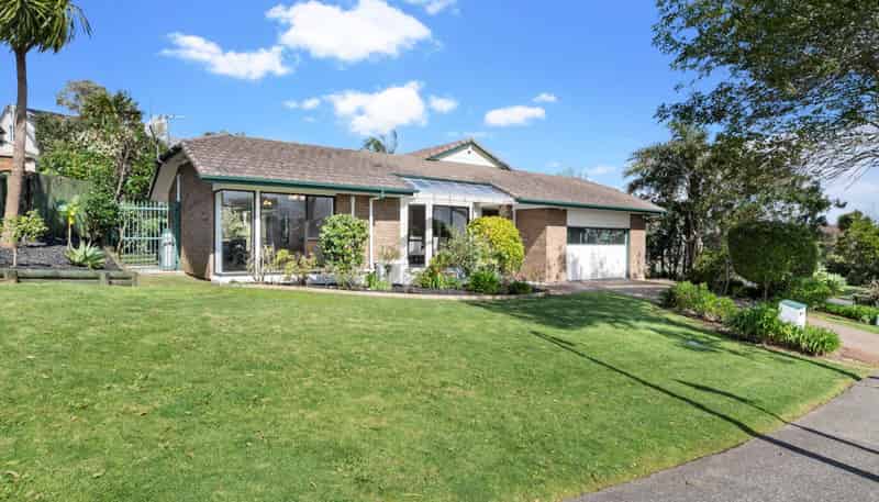 12 Meadowland Drive, Somerville