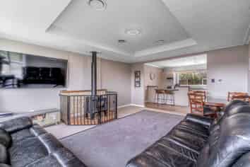 1 Green Lane, Riverton