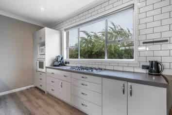 1 Green Lane, Riverton