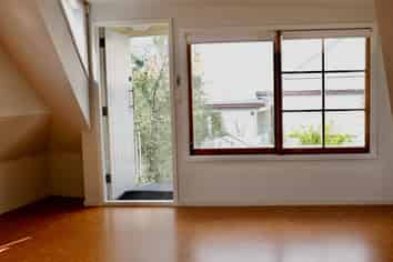 SMALL PRIVATE OFFICE - THREE LAMPS
