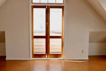 SMALL PRIVATE OFFICE - THREE LAMPS
