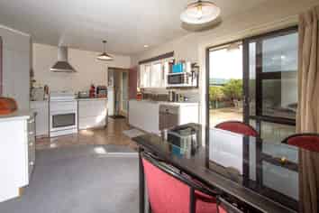 8 Carters Road, Aranui
