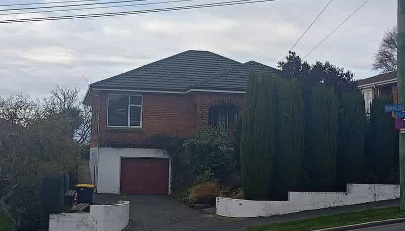 67 Middleton Rd, Kew