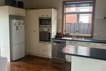 67 Middleton Rd, Kew
