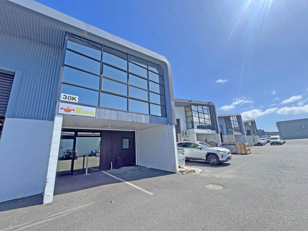 AFFORDABLE SHOWROOM AND OFFICE SPACE