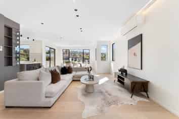 36 Para Close, Albany