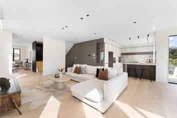 36 Para Close, Albany