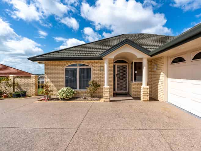 82 Rototuna Road, Rototuna