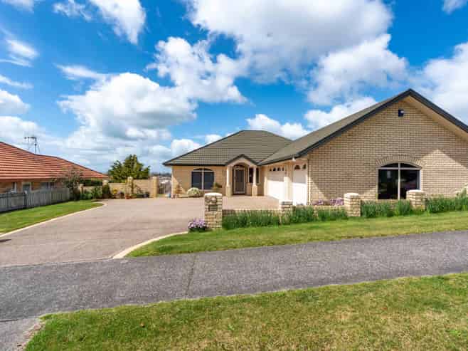 82 Rototuna Road, Rototuna