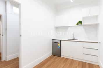 BRIGHT ORAKEI OFFICE WITH FIVE PARTITIONED SPACES