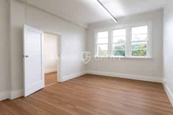 REFURBISHED ORAKEI OFFICE WITH GREAT NATURAL LIGHT