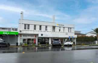 REFURBISHED ORAKEI OFFICE WITH GREAT NATURAL LIGHT