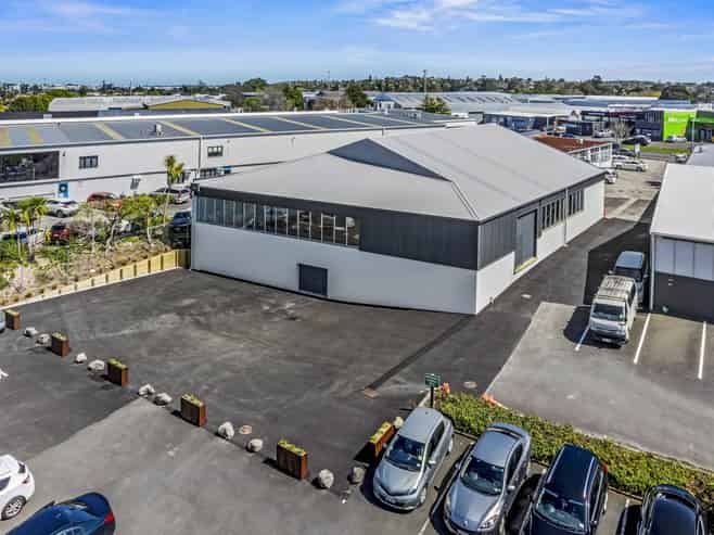 Well-presented, newly-refurbished premises
