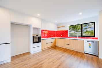 6/21 Peachgrove Road, Te Atatu Peninsula