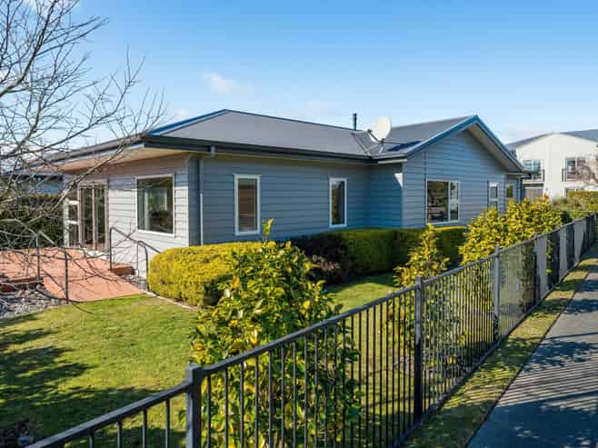 21 Chateau Crescent, Rangatira Park