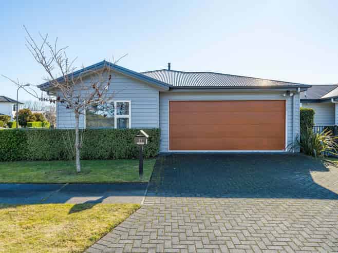 21 Chateau Crescent, Rangatira Park