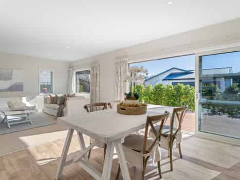 21 Chateau Crescent, Rangatira Park