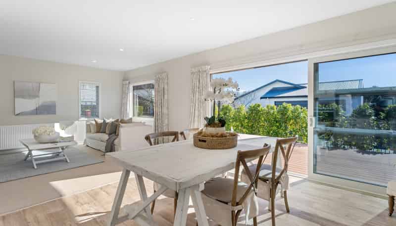 21 Chateau Crescent, Rangatira Park