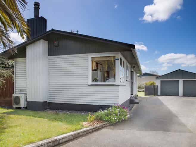 36 Deanwell Avenue, Deanwell