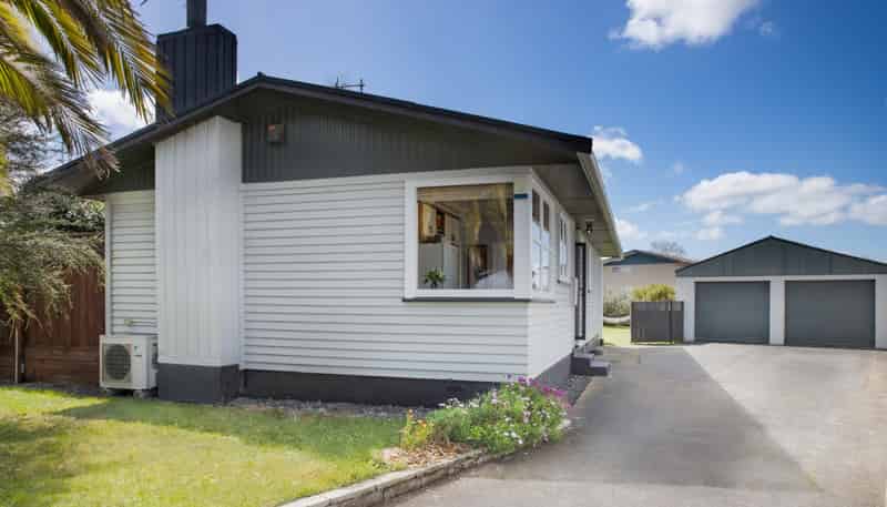 36 Deanwell Avenue, Deanwell