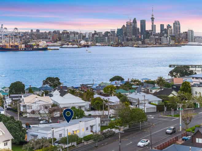2/27 Calliope Road, Devonport