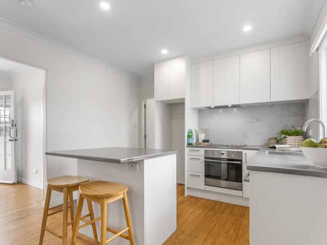 2/27 Calliope Road, Devonport