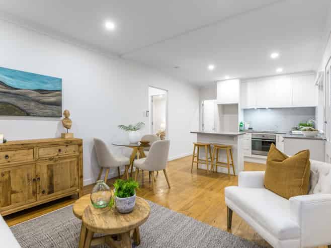 2/27 Calliope Road, Devonport