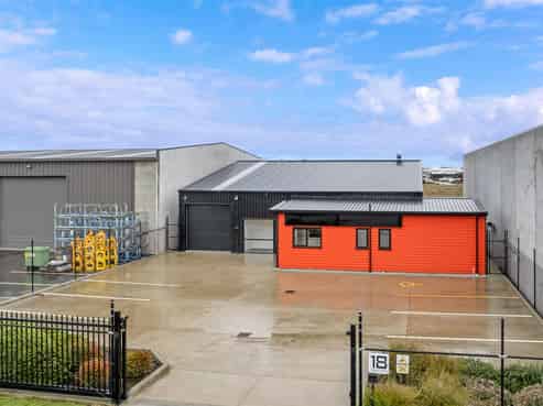 Versatile 342sqm* Building - Modern & Ready!